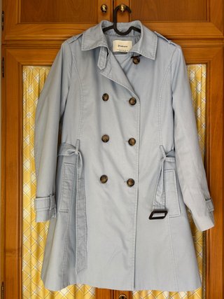 Gabardina Stradivarius azul mujer