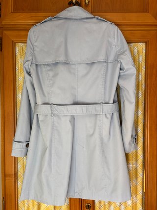 Gabardina Stradivarius azul mujer