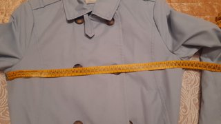 Gabardina Stradivarius azul mujer
