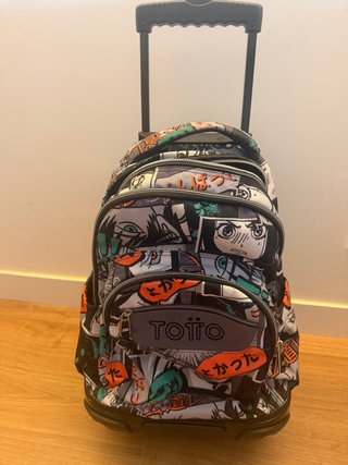 Mochila Totto con ruedas y estampado anime