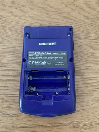 Game Boy Color + Pokémon Amarillo
