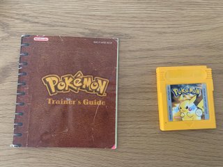 Game Boy Color + Pokémon Amarillo