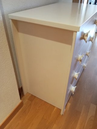 Cómoda infantil blanca con estrellas