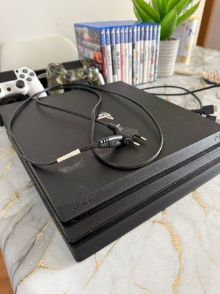 Ps4 Pro 1TB Blanca y Multicolor