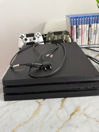 Ps4 Pro 1TB Blanca y Multicolor