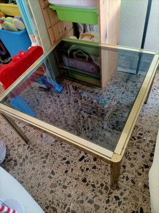 Mesa de cristal dorada para salón/comedor