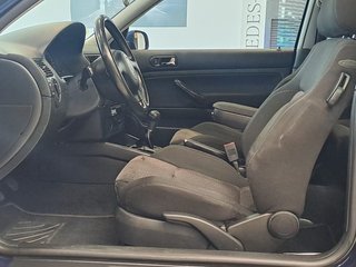 Volkswagen Golf 2003 - Gasolina 105 5p