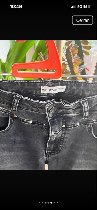 Jeans grises con tachuelas Talla M