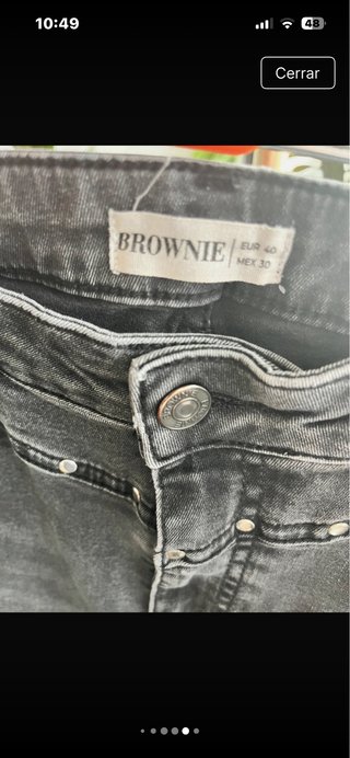 Jeans grises con tachuelas Talla M