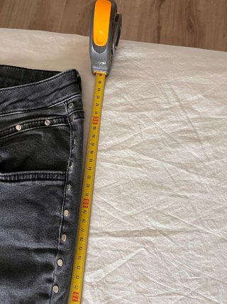 Jeans grises con tachuelas Talla M