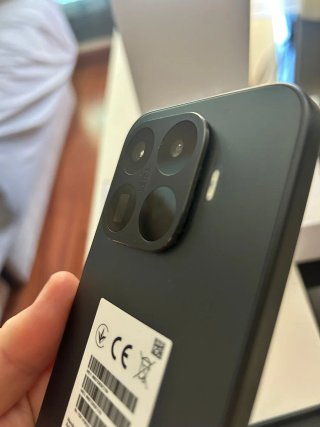 Xiaomi 17T Co-engineered with Leica