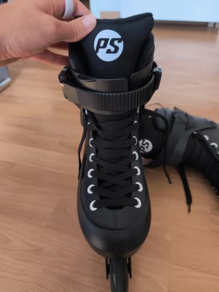 Patines Freeskate Negros. Talla 40