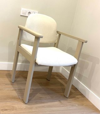 Sillones de comedor 55€ individual.