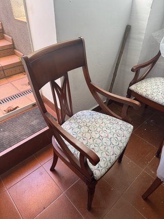 Pack de 6 sillas tapizadas y madera trabajada