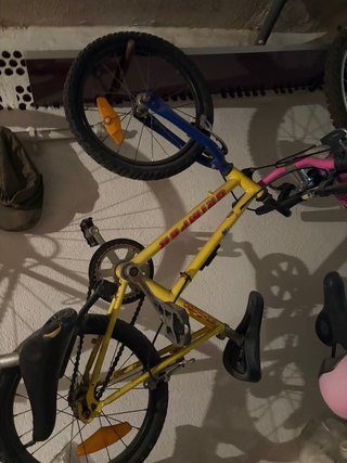 Bicicleta infantil amarilla