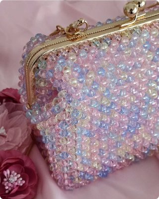Borsetta bauletto clutch di perline pastello
