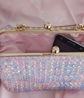 Borsetta bauletto clutch di perline pastello
