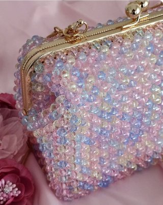 Borsetta bauletto clutch di perline pastello