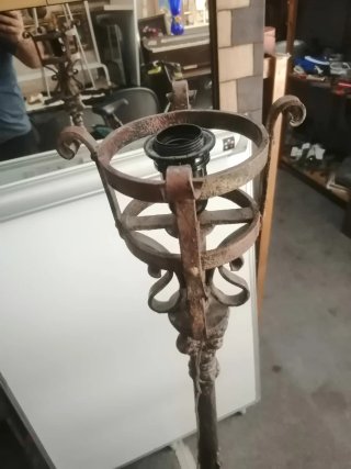 Lámpara de pie de metal y tela
