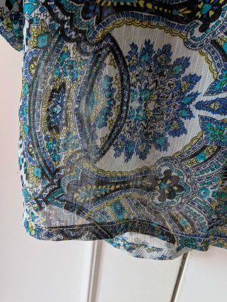 Blusa estampada azul y verde