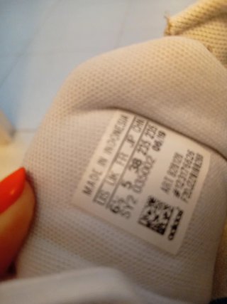 Tenis Adidas Beige y Blanco