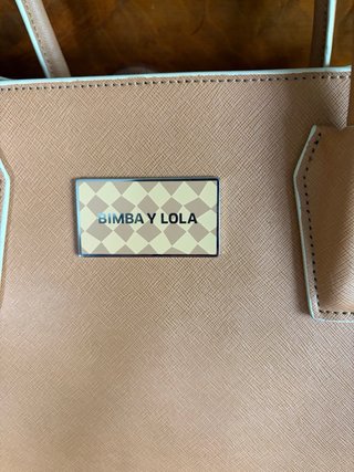 Bolso Bimba y Lola color beige de buena capacidad