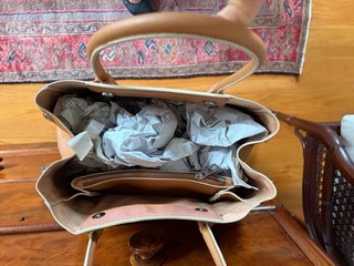 Bolso Bimba y Lola color beige de buena capacidad
