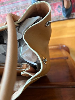 Bolso Bimba y Lola color beige de buena capacidad