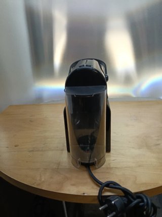 Cafetera Cápsulas DELONGHI Negra.