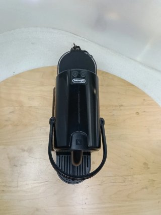 Cafetera Cápsulas DELONGHI Negra.