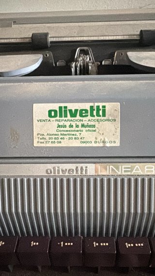 Máquina de escribir Olivetti Linea 88