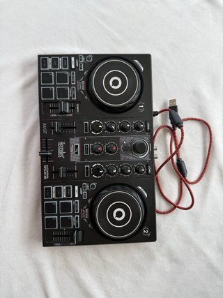 Controladora Hercules DJ Impulse 200