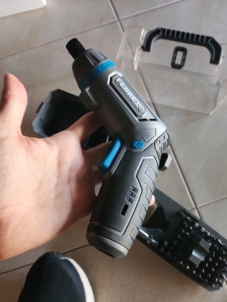 Atornillador eléctrico Ferrex con accesorios