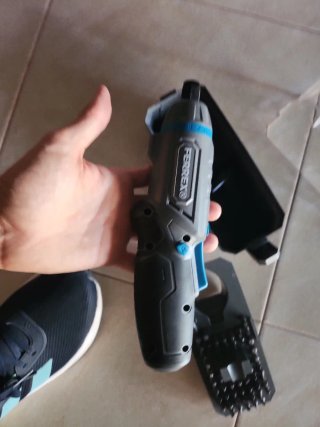 Atornillador eléctrico Ferrex con accesorios