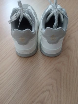 Zapatillas deportivas hombre grises y blancas