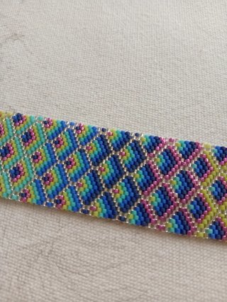 Pulsera Miyuki tejida a mano