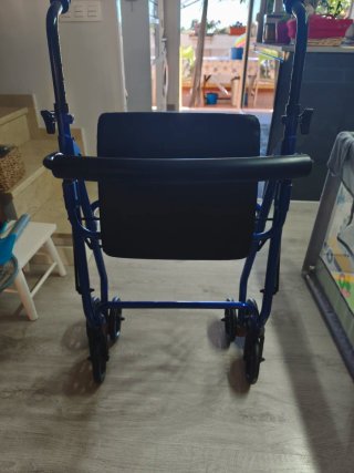 Andador Plegable Azul con Cesta