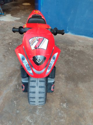 Moto infantil grande roja