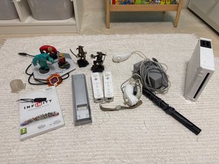 Nintendo Wii + 2 mandos + accesorios