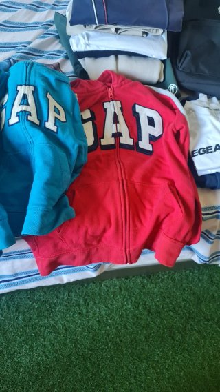 Sudadera GAP con capucha