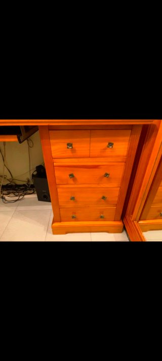 Escritorio de madera maciza