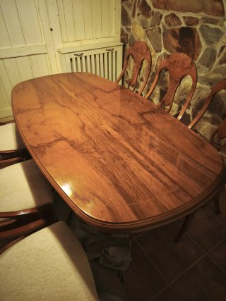 Mesa de marquetería y 6 sillas