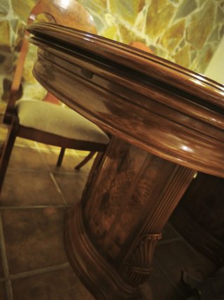 Mesa de marquetería y 6 sillas