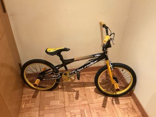 Bicicleta BMX Wolfbike Negra y Amarilla