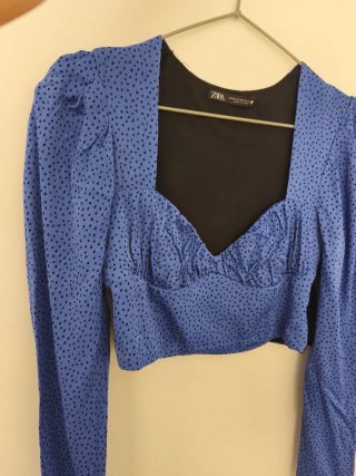 Top de Satén ZARA lunares azul manga larga
