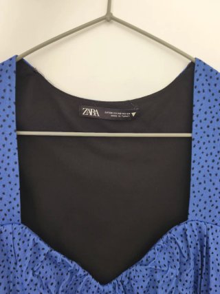 Top de Satén ZARA lunares azul manga larga