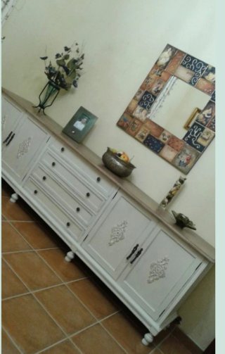 Mueble de salón clásico madera y cristal