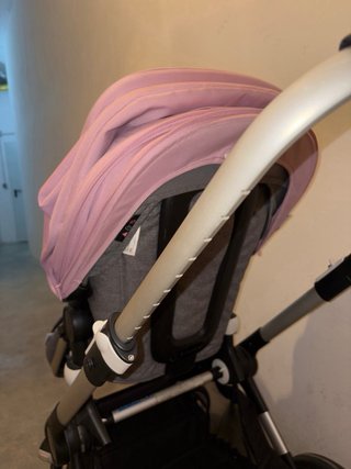 Bugaboo Fox 2 con capota rosa o azul.