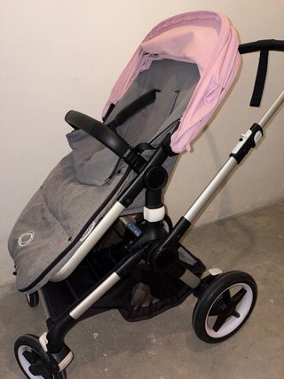 Bugaboo Fox 2 con capota rosa o azul.