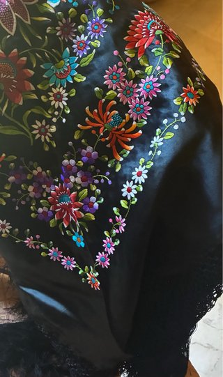 Manton de Manila bordado negro